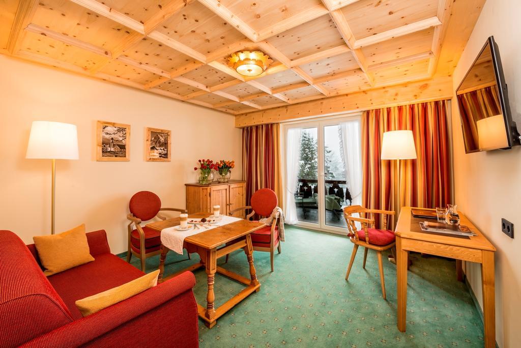 Parkhotel ヴァルガウ エクステリア 写真